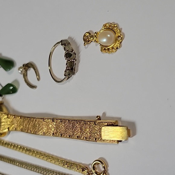 Elegant Gold Tone Jewelry Lot for Women - Picture 4 of 10
